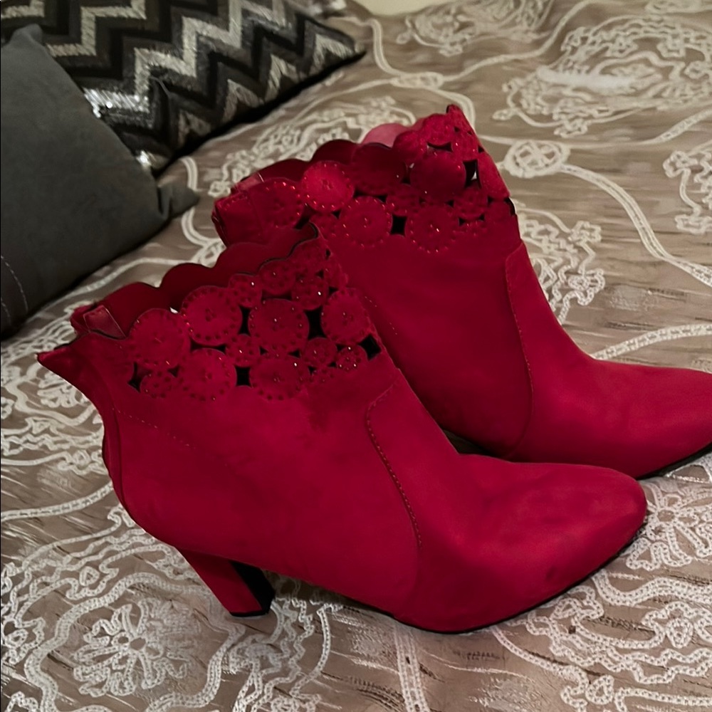 Chic Red Ankle Boots with Floral Cutouts